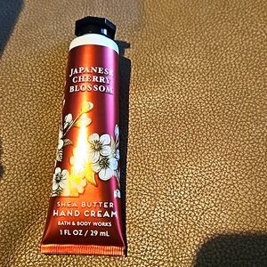 Bath & Body Works Japanese Cherry Blossom Shea Butter Hand Cream 1 fl oz NWT